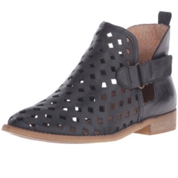 EUC. Musse & Cloud ankle bootie. - Picture 1 of 10